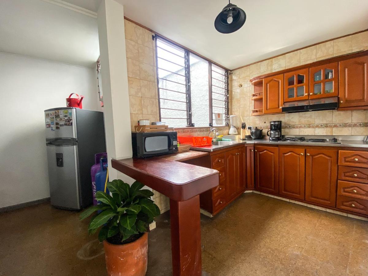 Appartamento Oasis En El Corazon De Medellin, Laureles Esterno foto